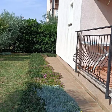 Fiorita For 4 Persons Close The Apartment Porec