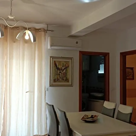 Fiorita For 4 Persons Close The Apartment Porec